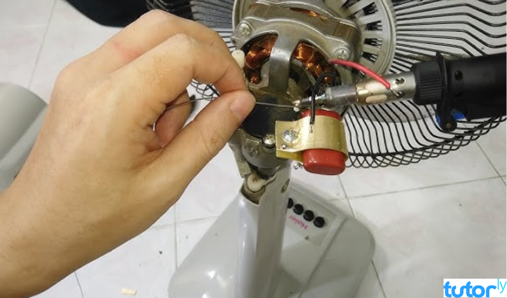 Cara Memperbaiki Kipas Angin Gantung yang Putarannya Lambat